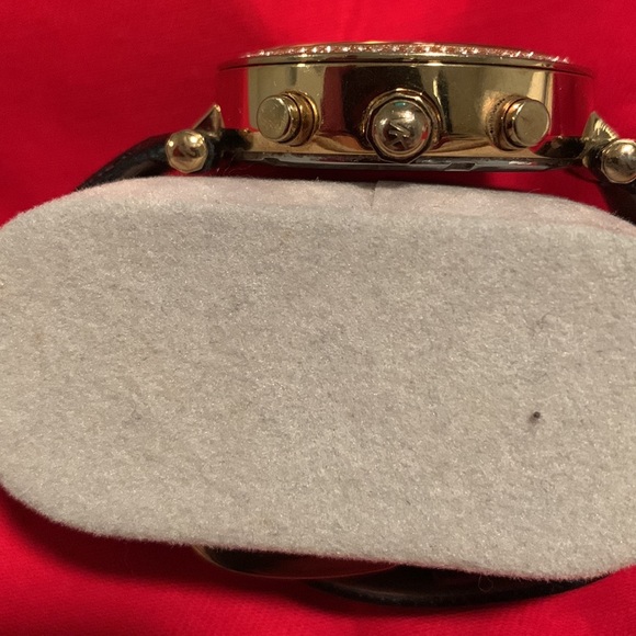 Micheal Kors Watch - Picture 2 of 7